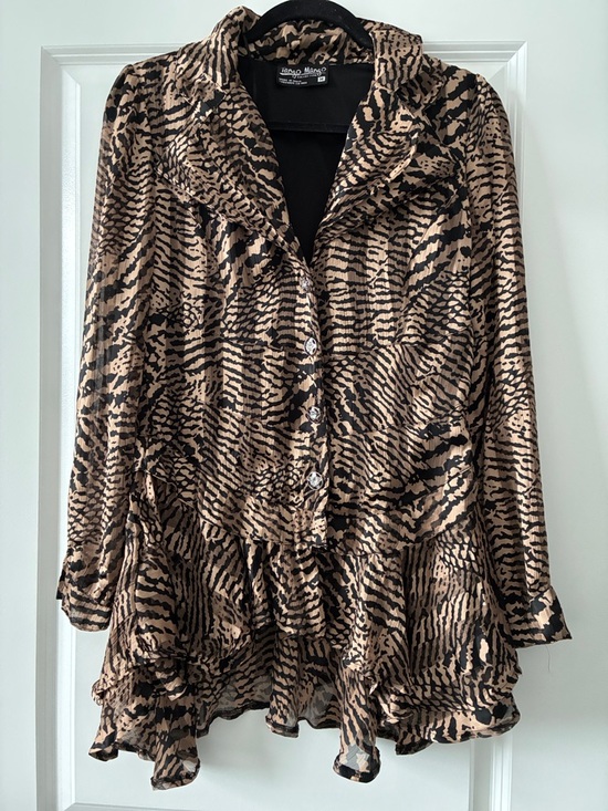 Tango Mango Tops - Tango Mango Size M Leopard Button-Down Collared Ruffled Blouse